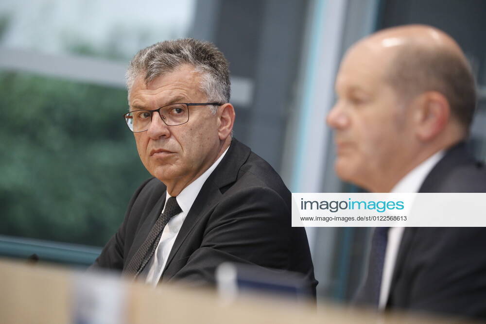 State Secretary Werner Gatzer, BMF, Federal Minister of Finance Olaf Scholz, Germany, Berlin, Federal Press Conference, Topic Government Draft for the Federal Budget 2022 and the Financial Plan until 2025