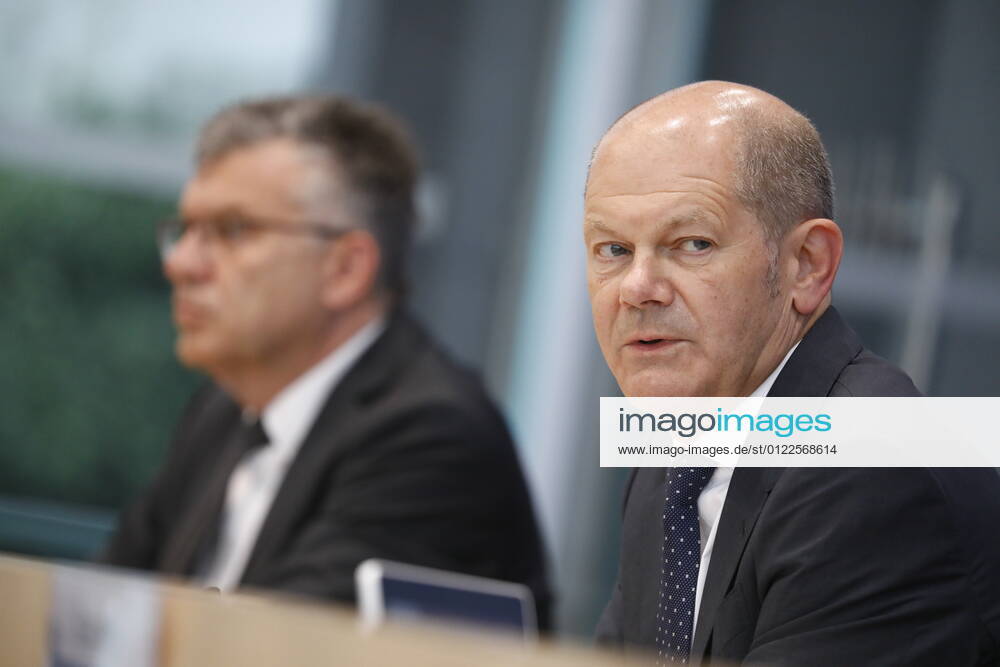 State Secretary Werner Gatzer, BMF, Federal Minister of Finance Olaf Scholz, Germany, Berlin, Federal Press Conference, Topic Government Draft for the Federal Budget 2022 and the Financial Plan until 2025