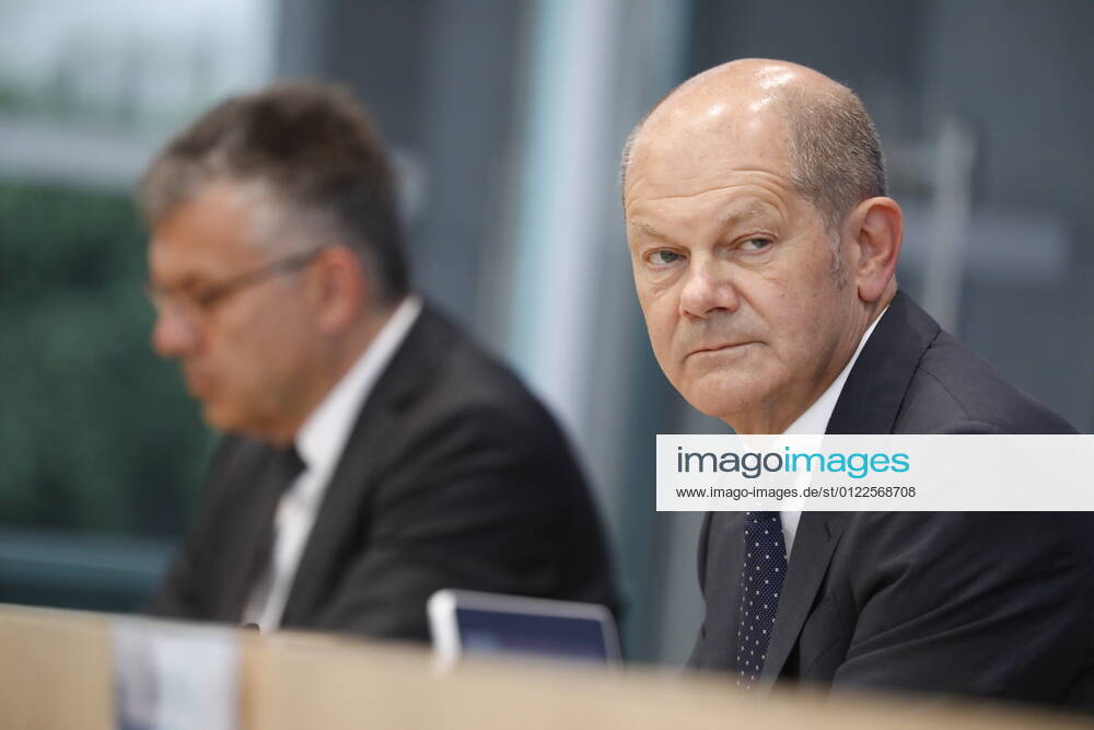 State Secretary Werner Gatzer, BMF, Federal Minister of Finance Olaf Scholz, Germany, Berlin, Federal Press Conference, Topic Government Draft for the Federal Budget 2022 and the Financial Plan until 2025