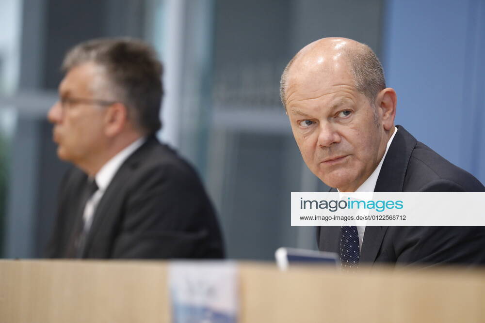 State Secretary Werner Gatzer, BMF, Federal Minister of Finance Olaf Scholz, Germany, Berlin, Federal Press Conference, Topic Government Draft for the Federal Budget 2022 and the Financial Plan until 2025
