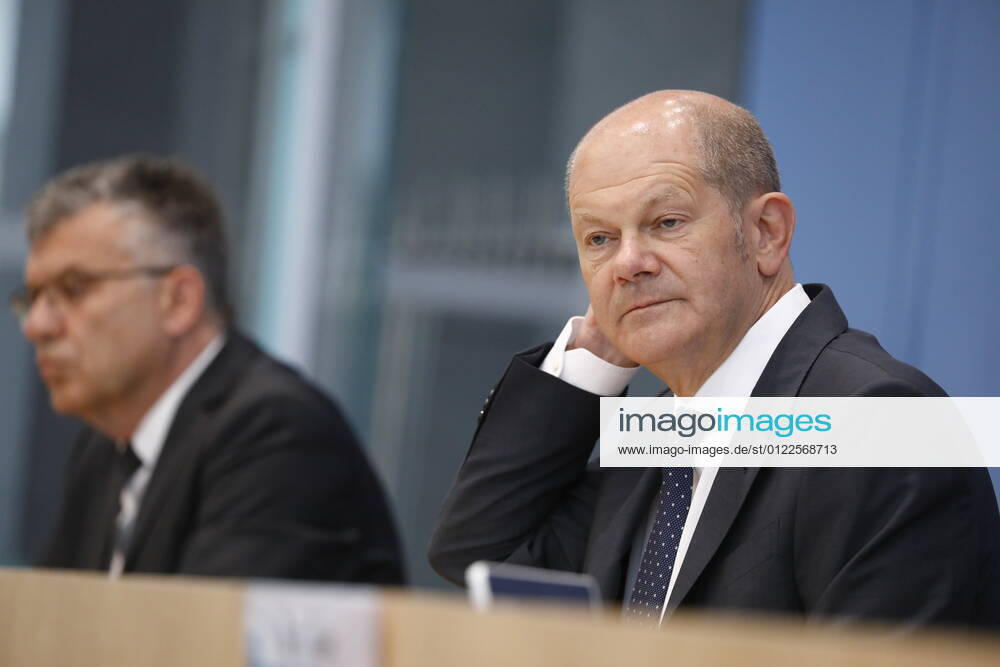 State Secretary Werner Gatzer, BMF, Federal Minister of Finance Olaf Scholz, Germany, Berlin, Federal Press Conference, Topic Government Draft for the Federal Budget 2022 and the Financial Plan until 2025