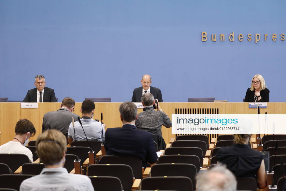 State Secretary Werner Gatzer, BMF, Federal Minister of Finance Olaf Scholz, Germany, Berlin, Federal Press Conference, Topic Government Draft for the Federal Budget 2022 and the Financial Plan until 2025