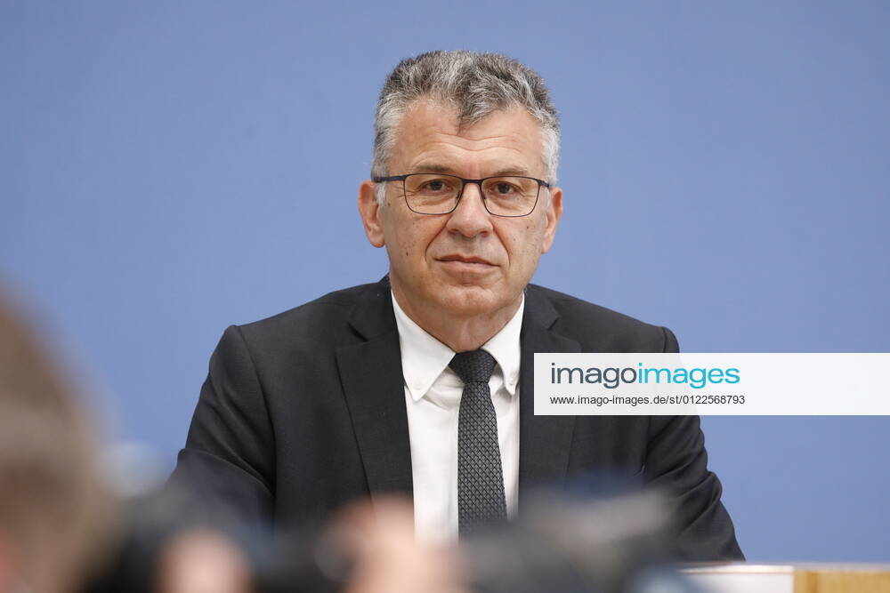 State Secretary Werner Gatzer, BMF, Germany, Berlin, Federal Press Conference, Topic Government Draft for the Federal Budget 2022 and the Financial Plan until 2025