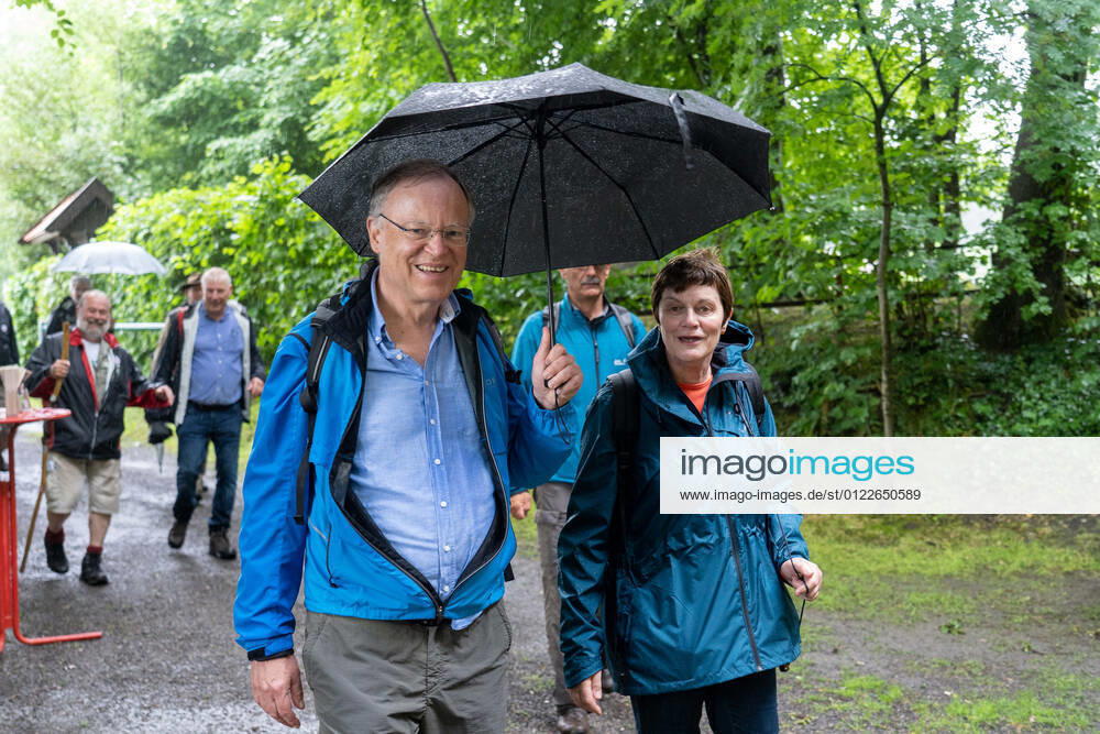 Landkreis Osnabrueck, Deutschland 21. Juni 2020: Ministerpräsident Stephan Weil wandert von Bramsche nach Ankum . Landkreis Osnabrück Nordrhein Westfalen