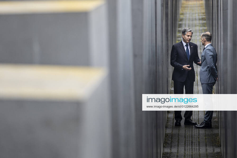 R L Heiko Maas, Federal Minister of Foreign Affairs, and Antony Blinken, Secretary of State of the United States of America, photographed during a joint visit to the Holocaust Memorial in Berlin, 24 06 2021 Berlin Germany