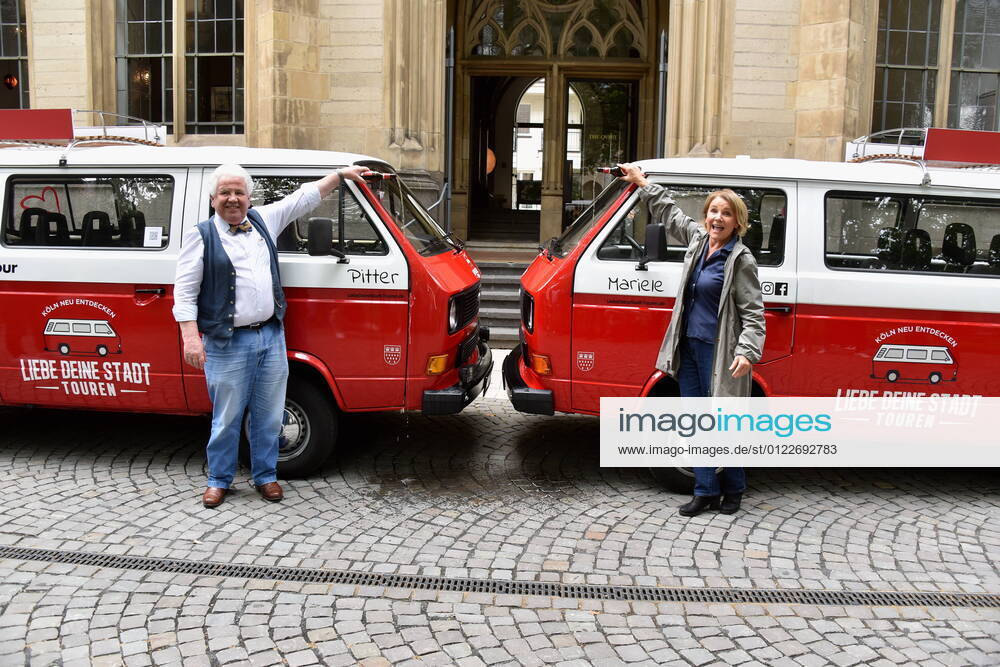 Actors Peter Millowitsch and Mariele Millowitsch christen VW Oldtimer Billis T3 with the names Pitter and Mariele With this buses love your city tours through Cologne can be booked