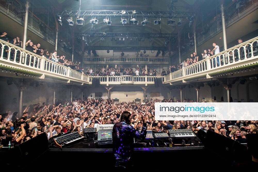 AMSTERDAM Dj Reinier Zonneveld during a performance in Paradiso The pop stage reopens its doors at full capacity Inside, visitors do not have to keep 1 5 meters away ANP PAUL BERGEN