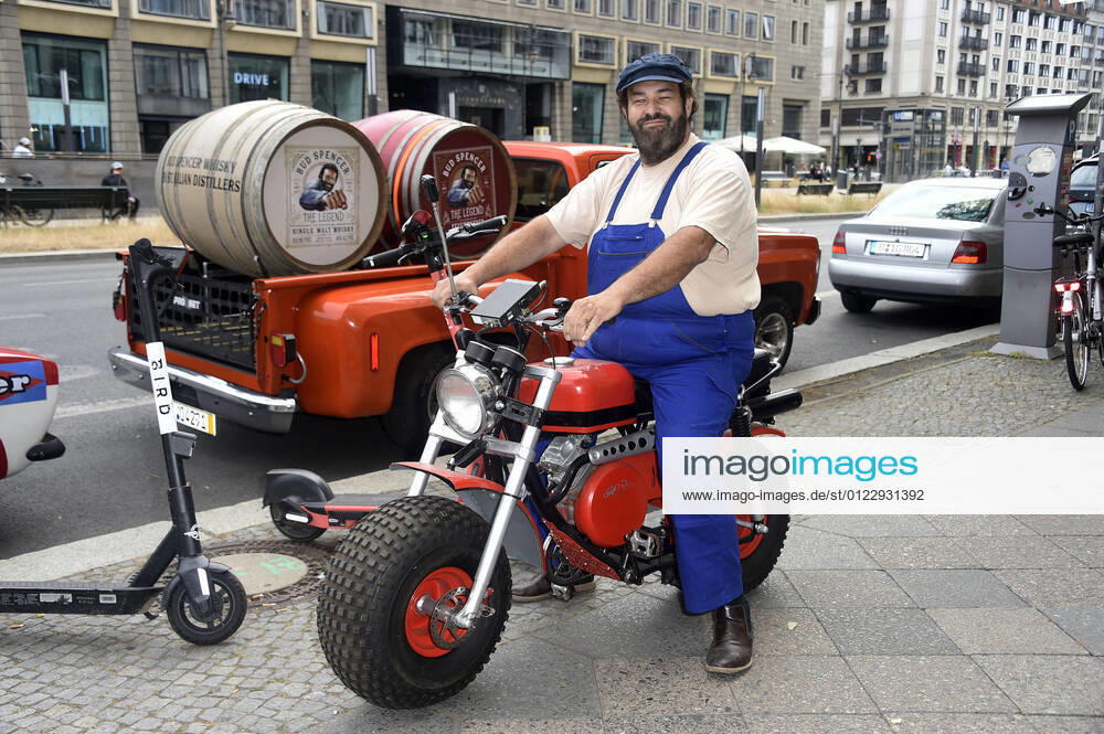 Bud Spencer Double Rico Weidner at the Pre Opening of the Bud Spencer Museum in Palazzo Italia Römischer Hof Berlin, 25 06 2021 Foto:xN.xKubelkax xFuturexImage