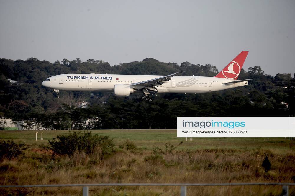 Arrival of 6,000 liters of API (Active Pharmaceutical Ingredient) at Guarulhos International Airport, in Sao Paulo state, this Saturday (26), .The inputs will allow the Butantan Institute to manufacture around 5 million doses of the Coronavac vaccine against Covid-19..The landing was accompanied by the governor Joao Doria. - ZUMAl146 20210626_zaf_l146_001