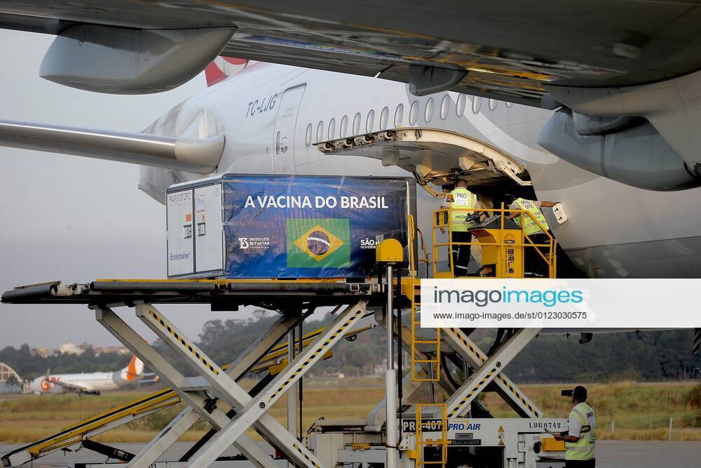 Arrival of 6,000 liters of API (Active Pharmaceutical Ingredient) at Guarulhos International Airport, in Sao Paulo state, this Saturday (26), .The inputs will allow the Butantan Institute to manufacture around 5 million doses of the Coronavac vaccine against Covid-19..The landing was accompanied by the governor Joao Doria. - ZUMAl146 20210626_zaf_l146_003