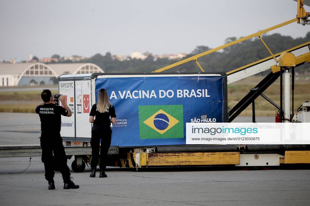 Arrival of 6,000 liters of API (Active Pharmaceutical Ingredient) at Guarulhos International Airport, in Sao Paulo state, this Saturday (26), .The inputs will allow the Butantan Institute to manufacture around 5 million doses of the Coronavac vaccine against Covid-19..The landing was accompanied by the governor Joao Doria. - ZUMAl146 20210626_zaf_l146_005