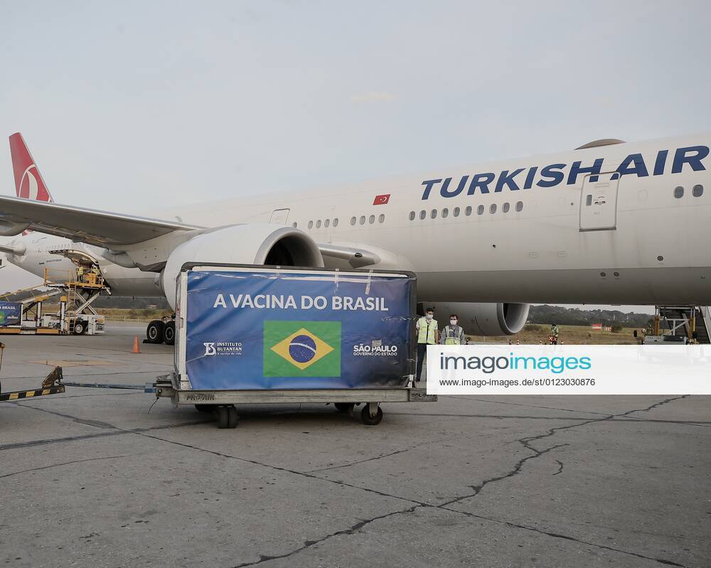 Arrival of 6,000 liters of API (Active Pharmaceutical Ingredient) at Guarulhos International Airport, in Sao Paulo state, this Saturday (26), .The inputs will allow the Butantan Institute to manufacture around 5 million doses of the Coronavac vaccine against Covid-19..The landing was accompanied by the governor Joao Doria. - ZUMAl146 20210626_zaf_l146_006