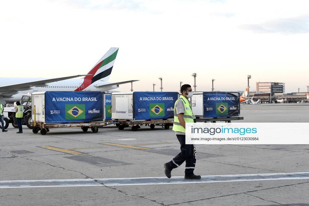 Arrival of 6,000 liters of API (Active Pharmaceutical Ingredient) at Guarulhos International Airport, in Sao Paulo state, this Saturday (26), .The inputs will allow the Butantan Institute to manufacture around 5 million doses of the Coronavac vaccine against Covid-19..The landing was accompanied by the governor Joao Doria. - ZUMAl146 20210626_zaf_l146_008