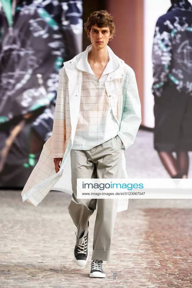 (210626) -- PARIS, June 26, 2021 -- A model presents a creation of Hermes Menswear Spring Summer 2022 collections during Paris Fashion Week in Paris, France, on June 26, 2021. (Photo by Xinhua) FRANCE-PARIS-FASHION-HERMES-MENSWEAR PieroxBiasion