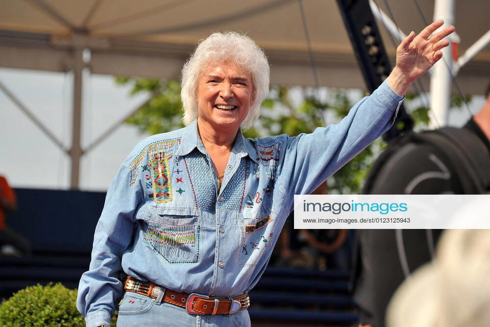 ARD Immer wieder Sonntags singer Peter Orloff during the ARD entertainment show Immer wieder Sonntags on 27 06 2021 at Europapark Rust 20210627MWI1125