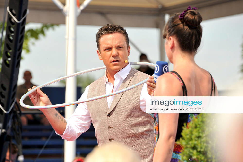 ARD Immer wieder Sonntags host Stefan Mross during the ARD entertainment show Immer wieder Sonntags on 27 06 2021 at Europapark Rust 20210627MWI1191