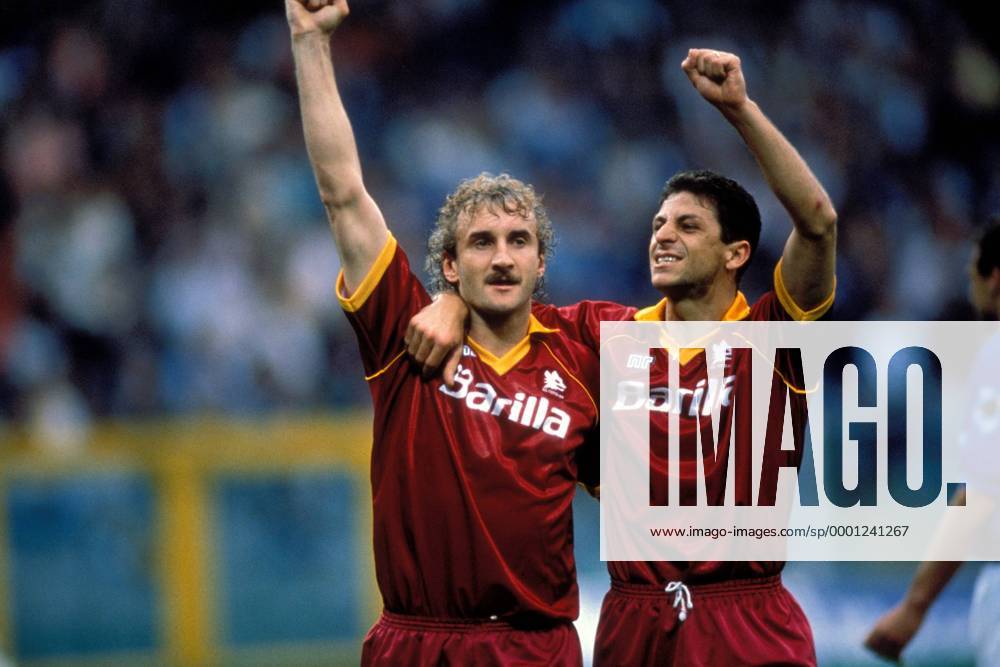 Rudi Völler (li.) und Ruggiero Rizzitelli (beide AS Rom) - Torjubel Fußball Herren Serie A 1990 1991, 1. Italienische Liga, AS Rom, Roma, Vdia Gruppe Genua Freude,