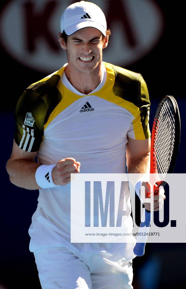 Andy Murray of Great Britain celebrates during his third round men s singles match on the sixth day of 2013 Australian Open tennis tournament in Melbourne, Australia, Jan. 19, 2013. (Xinhua Chen Xiaowei) AUSTRALIA-MELBOURNE-TENNIS-MEN S SINGLES