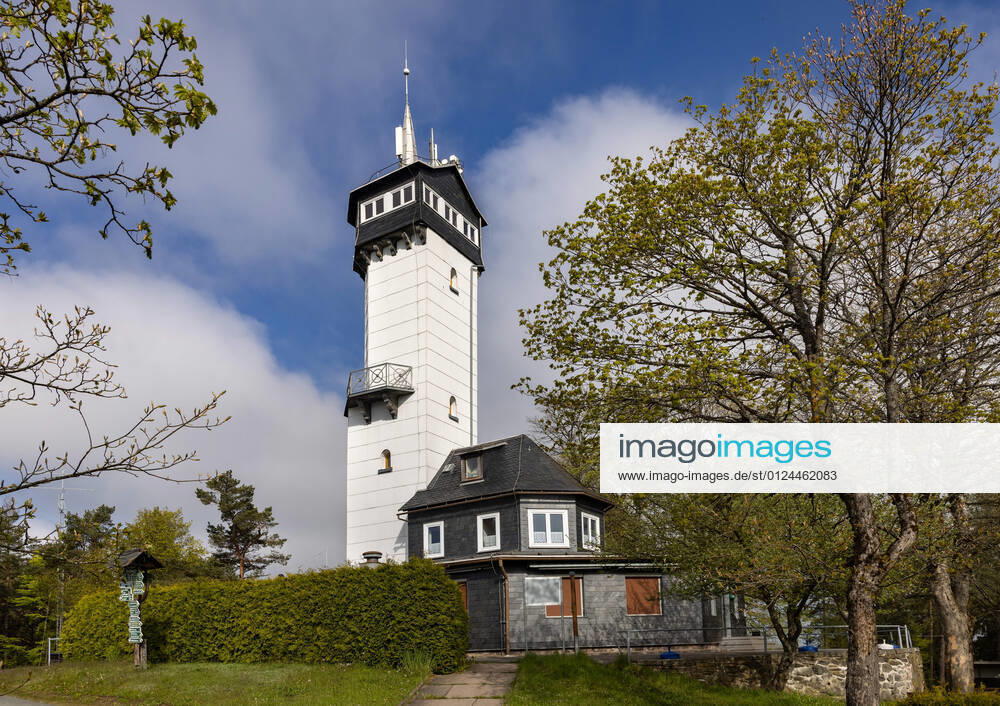 Lookout tower Fröbelturm The Fröbelturm is a 29 meter high lookout tower on the summit of the 784 meter high Kirchberg near the mountain town of Oberweißbach, built in 1890 by the Thüringerwald Association as a token of gratitude for Friedrich Fröbel, the founder of kindergartens The excursion destination is easy to reach with the Oberweißbacher Bergbahn Ober