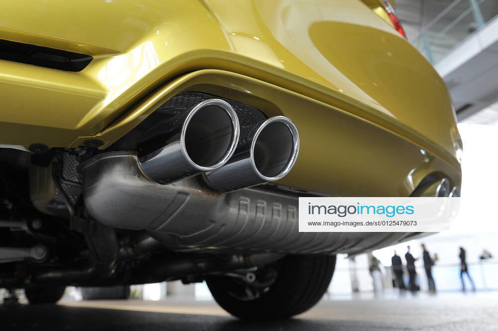 EU wants end of internal combustion engine from 2035 Feature,edge motif,exhaust tailpipes of a,tailpipes,BMW cars,passenger car at BMW Welt Balance sheet press conference BMW Group on 16 03 2016,carmaker,car,cars,automobiles,manufacturer,auto industry,premium brand