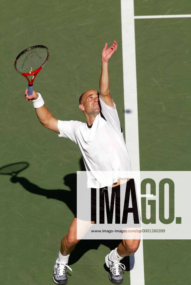 Andre Agassi (USA) - Aufschlag Tennis Herren US Open 2004, ATP Tour, Grand Slam, Hartplatz, Hardcourt, Hartplatztennis, Hartplatzturnier, Vdig Einzelbild Flushing Meadow, Meadows New York