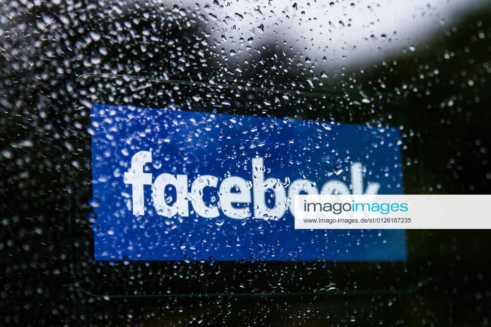 TikTok And Facebook Photo Illustrations Facebook logo displayed on a phone screen is seen through raindrops on the window in this illustration photo taken in Krakow, Poland on July 17, 2021. (Photo Ilustration by Jakub Porzycki NurPhoto) Krakow Poland porzycki-tiktokan210717_np6Ib