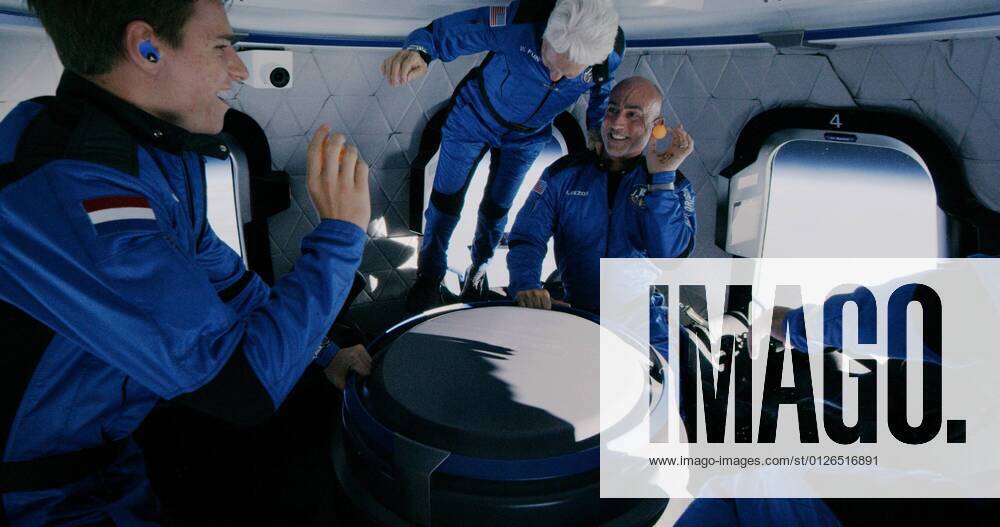 Billionaire businessman JEFF BEZOS, Recent Dutch high school graduate OLIVER DAEMEN and pioneering female aviator WALLY FUNK float weightlessly in their capsule with and his brother MARK after ascending in sub-orbital flight aboard s New Shepard rocket over Van Horn. Van Horn USA - ZUMAz03_ 20210720_new_z03_062