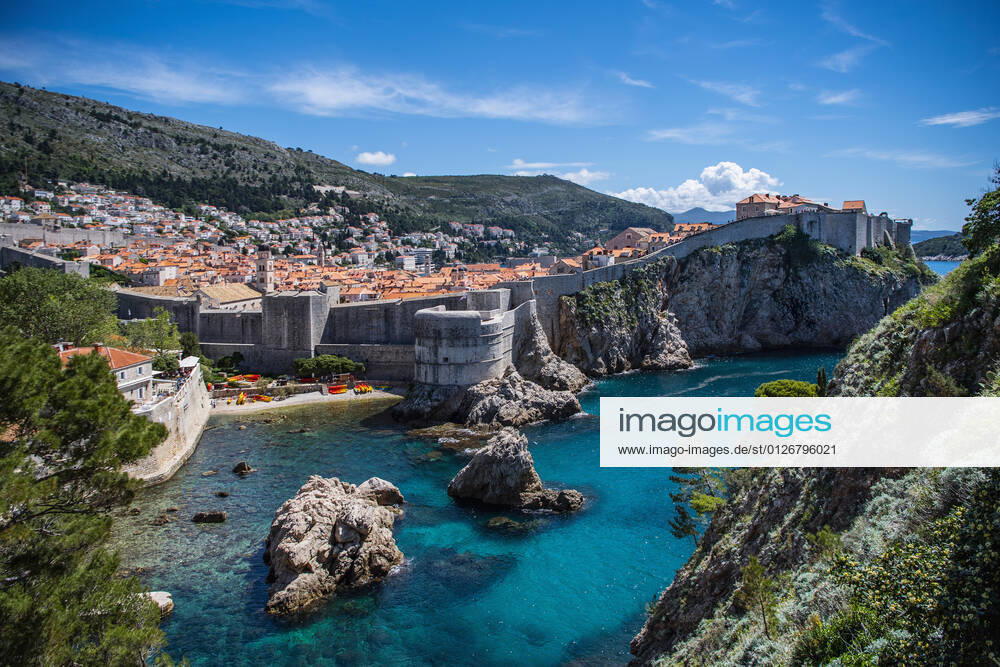 Scenic view of the old town of Dubrovnik Dubrovnik, Dubrovnik-Neretva County, Croatia CR_THHE210706C-789197-01