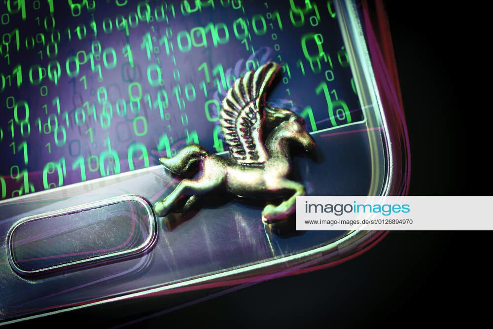 PHOTOMONTAGE, Pegasus figure on a mobile phone with binary code, symbol photo Pegasus Spyware ** NUR FUER REDAKTIONELLE ZWECKE ** **
