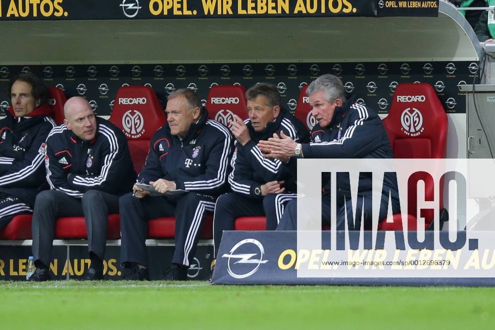 Fussball Bundesliga FSV Mainz 05 - FC Bayern Muenchen Spieltag 20 Fussball Maenner Saison 2012 13 unzufriedene bayern Bank mit Trainer Jupp HEYNCKES (FC Bayern Muenchen) und Sportdirektor Matthias SAMMER (FC Bayern Muenchen) und Co-Trainer Peter HERRMANN (FC Bayern Muenchen)