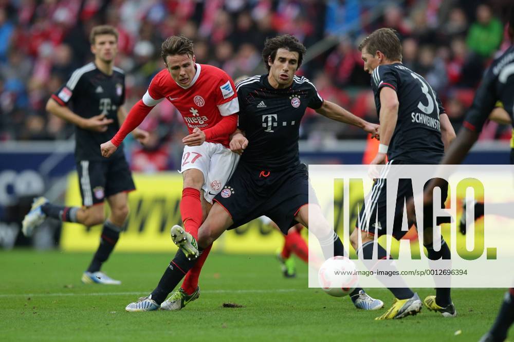 Fussball Bundesliga FSV Mainz 05 - FC Bayern Muenchen Spieltag 20 Fussball Maenner Saison 2012 13 Nicolai MUELLER - MULLER (FSV Mainz 05 - 27) - Javier MARTINEZ (FC Bayern Muenchen - 8) - Bastian SCHWEINSTEIGER (FC Bayern Muenchen - 31)