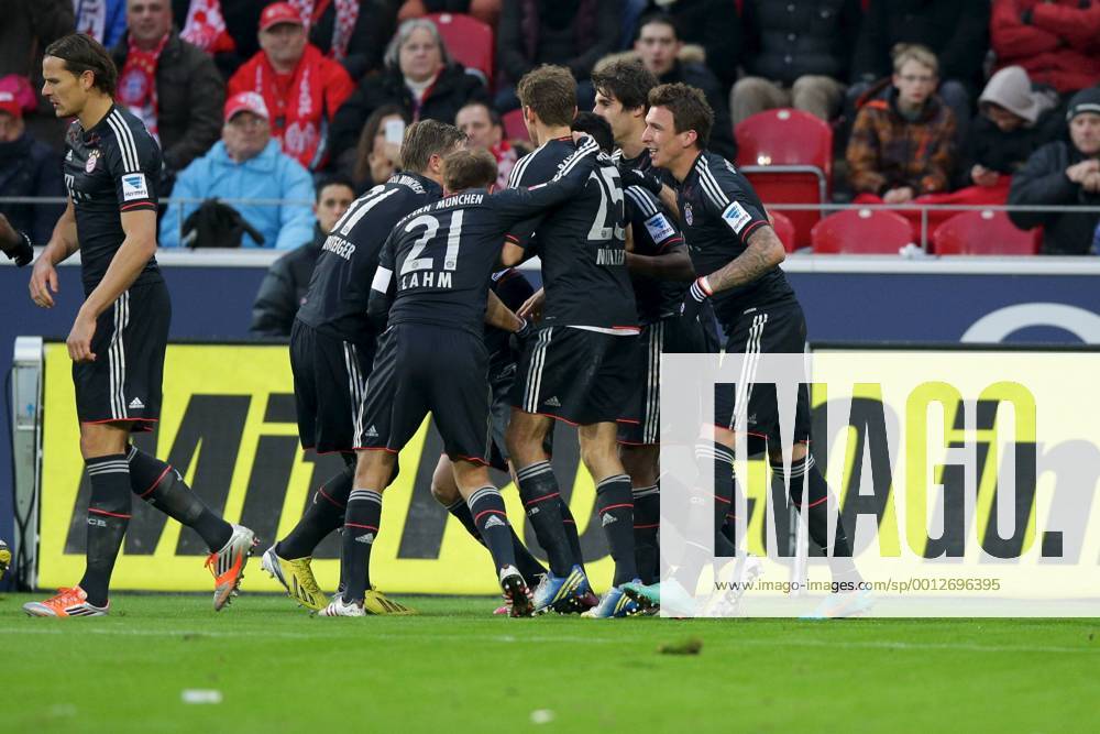 Fussball Bundesliga FSV Mainz 05 - FC Bayern Muenchen Spieltag 20 Fussball Maenner Saison 2012 13 Jubel FC Bayern nach dem 0-2 durch Mario MANDZUKIC (FC Bayern Muenchen - 9)