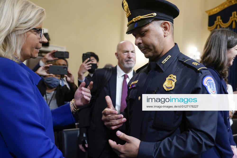 former US Vice President Dick Cheney, talks with U.S. Capitol Police Sgt. Aquilino Gonell after the House select committee hearing on the Jan. 6 attack on Capitol Hill in Washington, Tuesday, July 27, 2021 Washington USA - ZUMAs152 20210727_zaa_s152_567