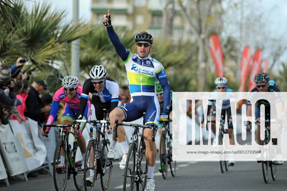 Leigh HOWARD ( AUS Orica - GreenEdge ) gewinnt seinen zweiten Tagesabschnitt bei der Challenge a Mallorca - (2.) Maarten WYNANTS ( BEL Blanco Procyclingteam ) - (3.) Davide CIMOLEI ( ITA Lampre - Merida ) - Zielsprint - Jubel - Freude - Emotionen - Aktion - quer - Event: Mallorca Rundfahrt - Mallorca Challenge - Iberostar Challenge Ciclista Mallorca 2013 - Trofeo Alcudia - Playa de Muro Location: Mallorca - Spanien - Europa - Datum: 06.02.2013