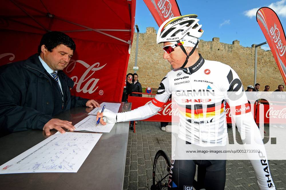 Fabian WEGMANN ( GER Garmin - Sharp ) bei der Einschreibung - Aktion - quer - Event: Mallorca Rundfahrt - Mallorca Challenge - Iberostar Challenge Ciclista Mallorca 2013 - Trofeo Alcudia - Playa de Muro Location: Mallorca - Spanien - Europa - Datum: 06.02.2013