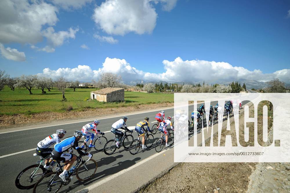 Allgemein - Übersicht - Landschaft - Peloton - Aktion - quer - Event: Mallorca Rundfahrt - Mallorca Challenge - Iberostar Challenge Ciclista Mallorca 2013 - Trofeo Alcudia - Playa de Muro Location: Mallorca - Spanien - Europa - Datum: 06.02.2013