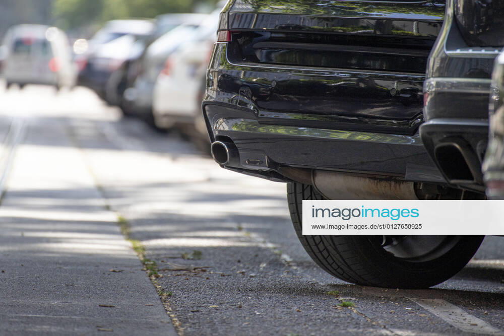 Combustion engines: Exhaust system Aufgrund des Klimawandels wird voin immer mehr Länder ein Ende des Verbrennungsmotors im Individualverkehr angestrebt. Im Bild: Auspuffanlge eines Autos. Wien, Österreich. 27.07.2021