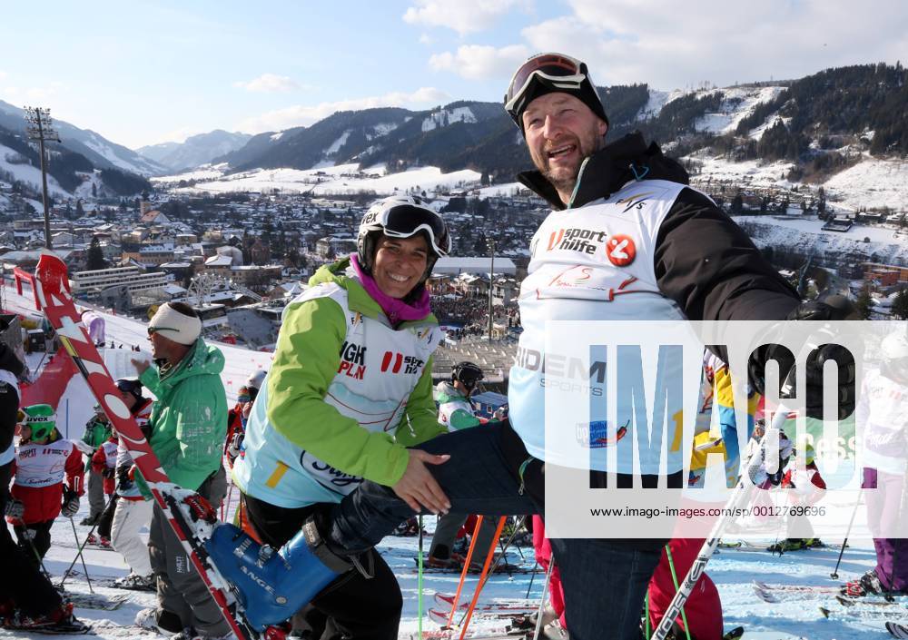 SKI ALPIN - FIS Ski WM 2013 SCHLADMING,AUSTRIA,10.FEB.13 - SKI ALPIN, DIVERS, SPORTHILFE - FIS Alpine Ski Weltmeisterschaften 2013, Sporthilfe Charity Race. Bild zeigt Michaela Dorfmeister und Kjetil Andre Aamodt.