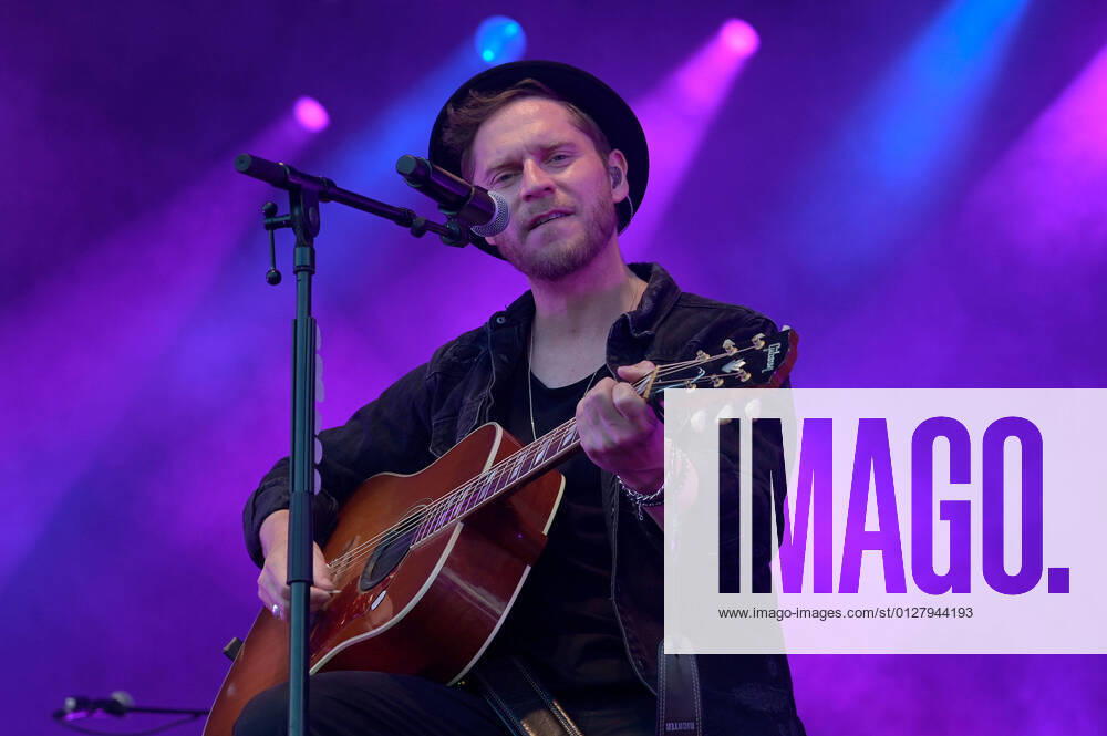 Johannes Oerding Lagerfeuer Acoustics Tour on 31 07 2021 at the open-air ground of the König Pilsener Arena in Oberhausen Johannes Oerding will be on stage on 31 07 2021 at the open-air ground of the König Pilsener Arena in Oberhausen