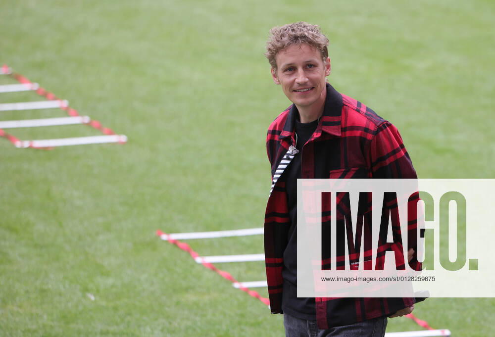 FC Bayern team presentation, training, Allianz Arena, Munich, football, sports, in picture Tim Bendzko