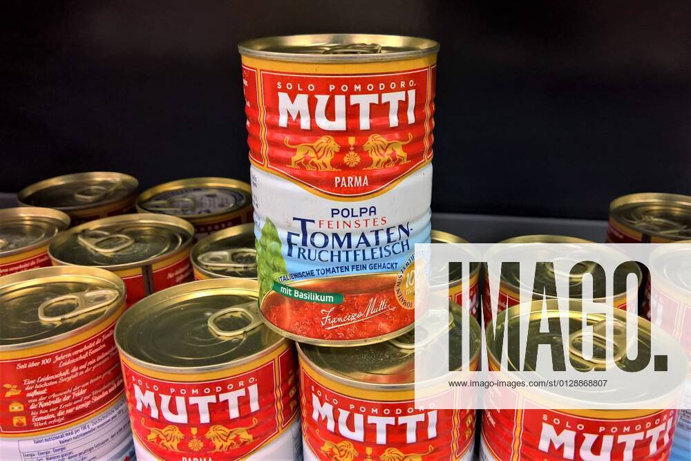 Mutti solo Pomodoro,Tomato pulp from Parma Italy , canned in the supermarket