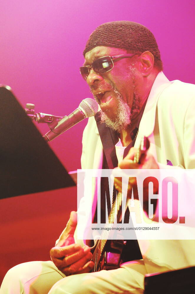 Der amerikanische Jazz-Gitarrist James Blood Ulmer beim 41. Moers Festival 2012. The American jazz guitarist James Blood Ulmer at the 41. Moers Festival 2012. Moers NRW DEU;DE;GERMANY;DEUTSCHLAND;ALLEMAGNE