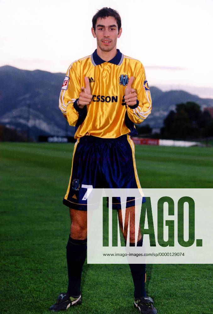 Robert Pires (OM) als Revolverheld Fußball Herren Saison 1998 1999, 1. Französische Division, Liga, Meisterschaft, Olympique Marseille Einzelbild Marseille