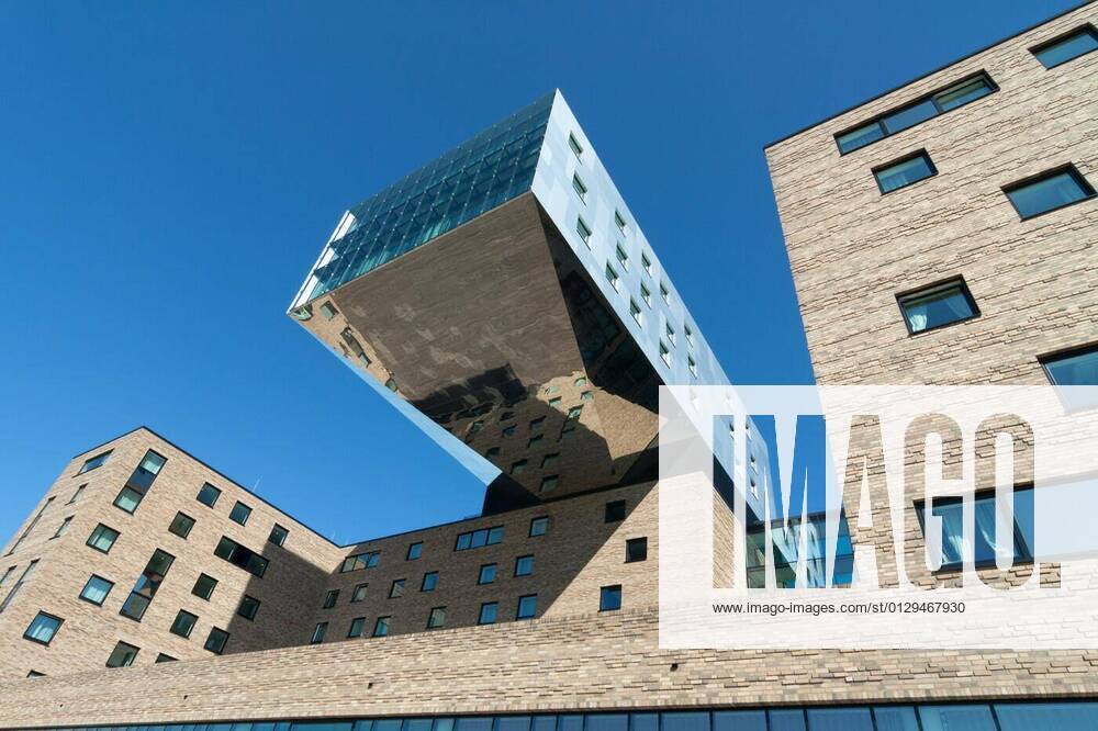 IMAGO Creative: Architektur in Berlin overhang architecture, 01.04.2014 17:27:34,