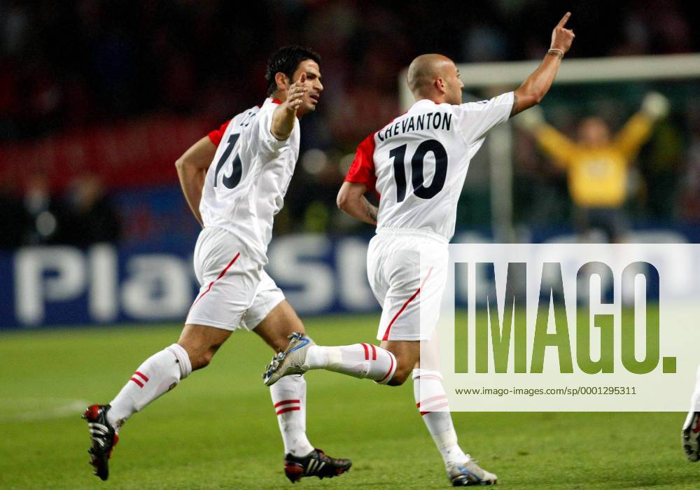 Ernesto Javier Chevanton (re.) und Andreas Zikos (beide Monaco) - Torjubel Fußball EC 1 Herren Champions League 2004 2005, AS Monaco, Vdig Gruppe pan7487 Monte Carlo Freude,