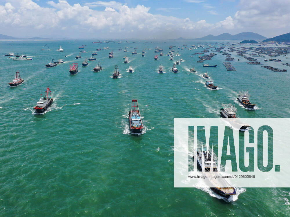 KW33 YANGJIANG, CHINA - AUGUST 16: Aerial view of fishing boats setting sail for fishing on August 16, 2021 in Yangjiang, Guangdong Province of China. The annual summer fishing ban in the South China Sea was lifted on Monday.