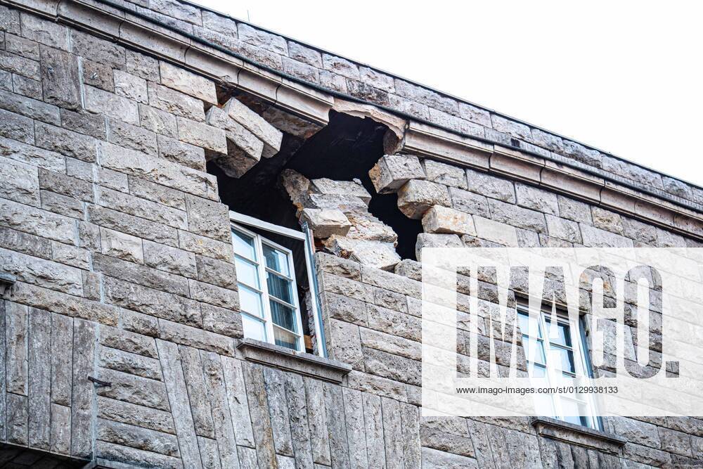 Scare moment in Stuttgart Partial collapse at Bonatzbau main station Building closed, travelers must take detours Scare moment in Stuttgart Partial collapse at Bonatzbau main station Building closed, travelers must take detoursBaden Württemberg, 70173 Stuttgart, Germany