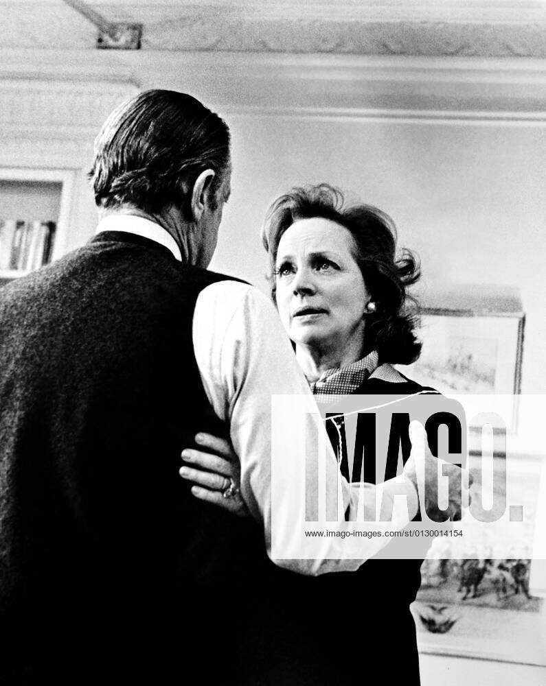 OSCARS: Beste Nebendarstellerin, Preisträgerinnen 1971-1980 NETWORK, from left, William Holden, Beatrice Straight, 1976 Ref:MBDNETW EC030 PUBLICATIONXNOTxINxCANxCHNxFRAxITAxJPNxNORxPOLxRUSxESPxUKxUSA