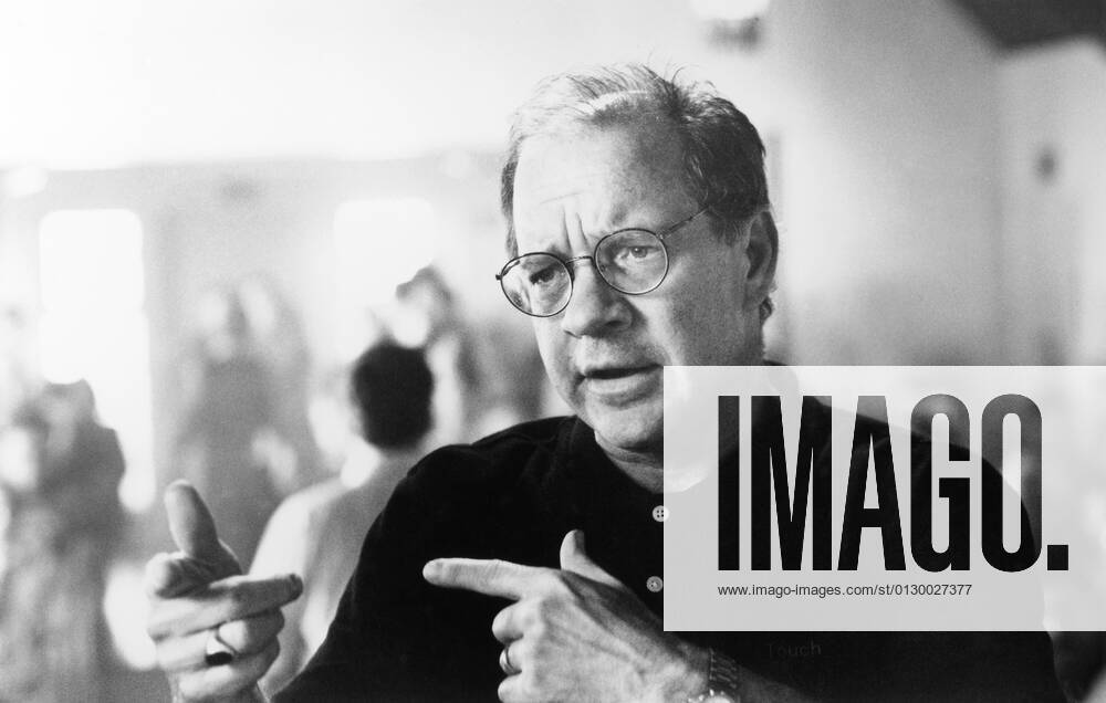 TOUCH, director Paul Schrader, on set, 1997. ph: Bruce Birmelin ? United Artists courtesy Everett Collection Ref:MBDTOUC UA002 PUBLICATIONXNOTxINxCANxCHNxFRAxITAxJPNxNORxPOLxRUSxESPxUKxUSA