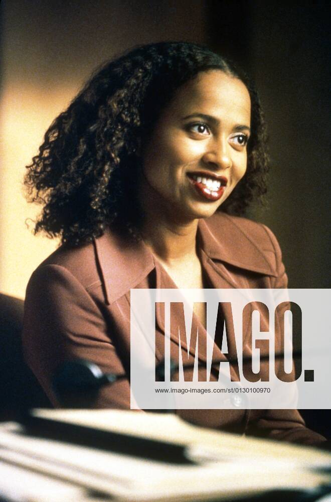 ALLY McBEAL, Lisa Nicole Carson, Happy Trails , season 2, ep. 7. aired 11 9 1998, 1997-2002. ph: Carin Baer TM and Copyright ? Fox Network. All rights reserved. Courtesy Everett Collection. Ref:TSDALMC FE087 PUBLICATIONXNOTxINxCANxCHNxFRAxITAxJPNxNORxPOLxRUSxESPxUKxUSA